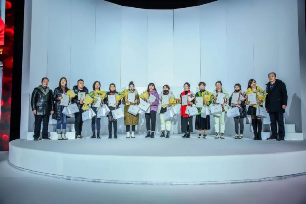 “秘境之旅” 你与美丽的神秘邂逅 ——“佳人苑” 2021年夏装新品发布会,表彰大会