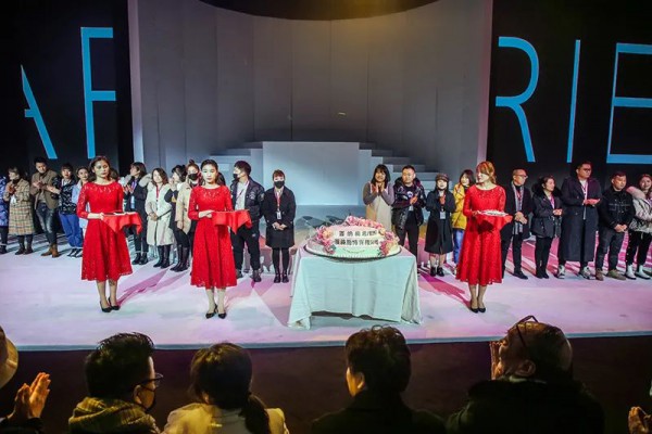 “秘境之旅” 你与美丽的神秘邂逅 ——“佳人苑” 2021年夏装新品发布会,表彰大会