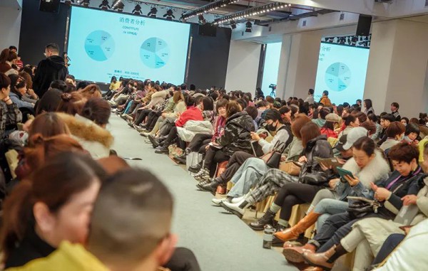 “秘境之旅” 你与美丽的神秘邂逅 ——“佳人苑” 2021年夏装新品发布会,表彰大会