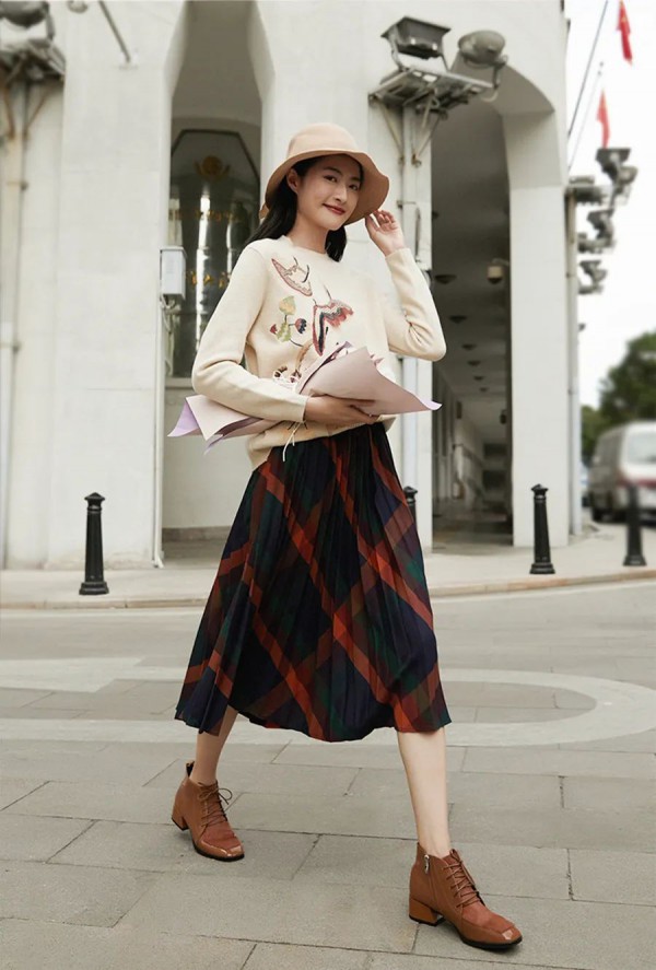 冬季针织衫什么颜色好搭 针织衫配什么下装