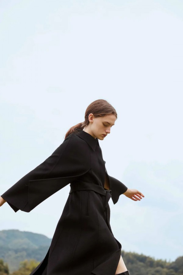 YARCH雅趋品牌女装玩转穿衣艺术 探索无界限的美