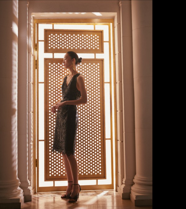 年底出席宴会酒席气质服装推荐 雅莹女装闪耀鎏金之夜