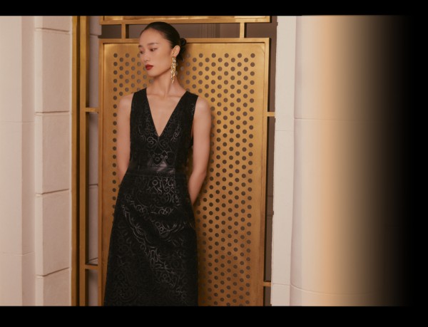 年底出席宴会酒席气质服装推荐 雅莹女装闪耀鎏金之夜