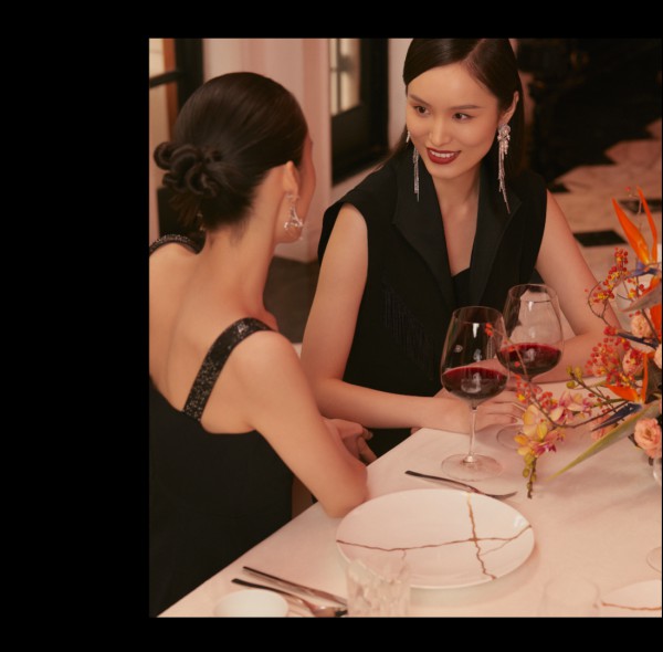 年底出席宴会酒席气质服装推荐 雅莹女装闪耀鎏金之夜