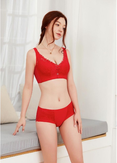 你 还缺一套红色内衣召唤好运~