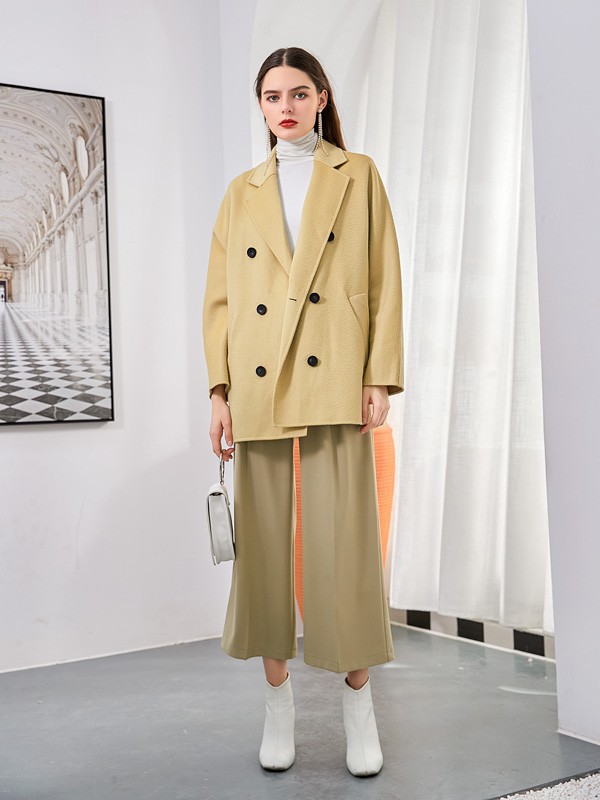 具有气场的冬季职场穿搭 艾丽哲女装更受欢迎