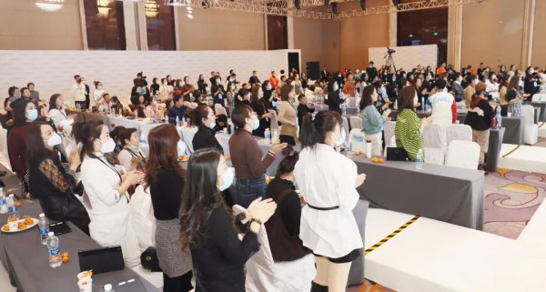 LUONA 2021夏季高级女装发布会完美收官