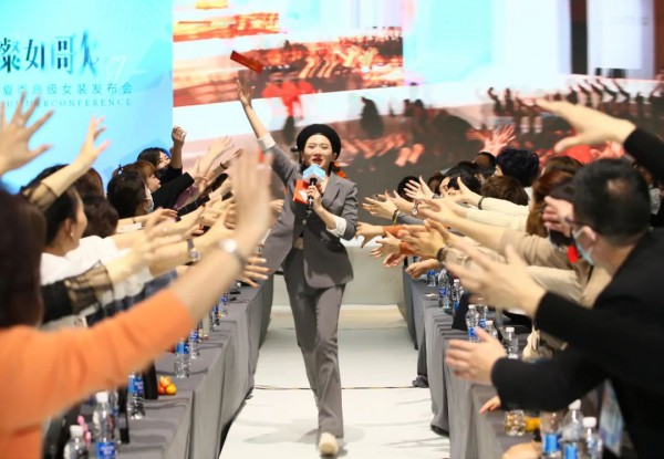 LUONA 2021夏季高级女装发布会完美收官