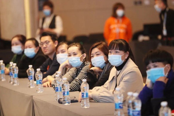 LUONA 2021夏季高级女装发布会完美收官