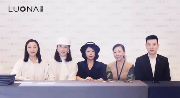 LUONA 2021夏季高级女装发布会完美收官