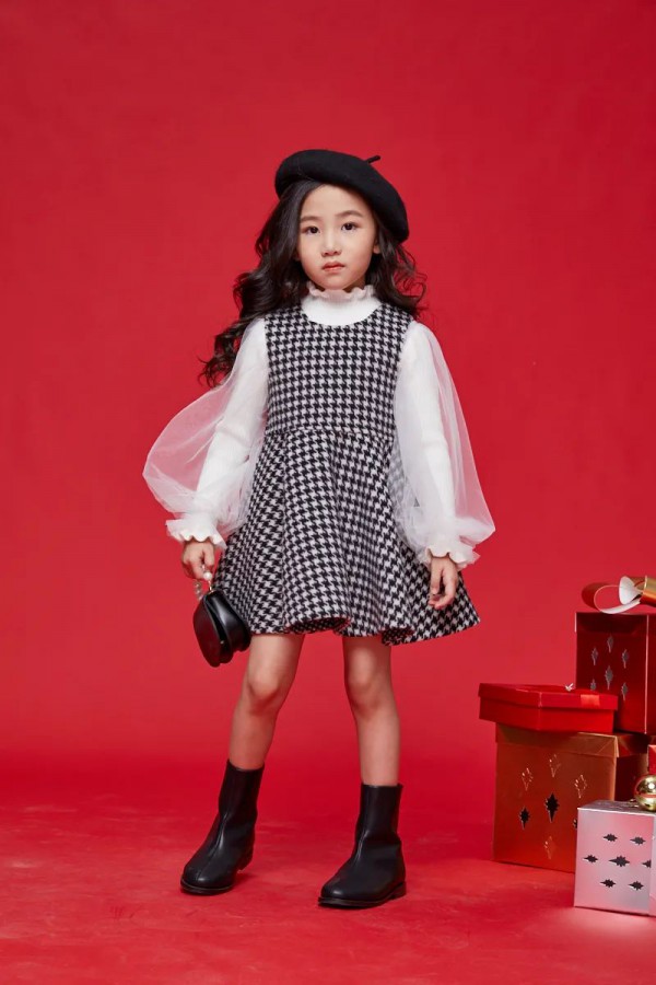 千鸟格连衣裙和外套怎么搭配 jojo教你穿出摩登气质