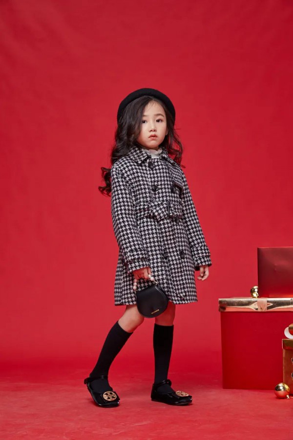 千鸟格连衣裙和外套怎么搭配 jojo教你穿出摩登气质