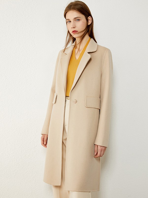 冬季什么颜色更显白?爱依莲女装时尚大气