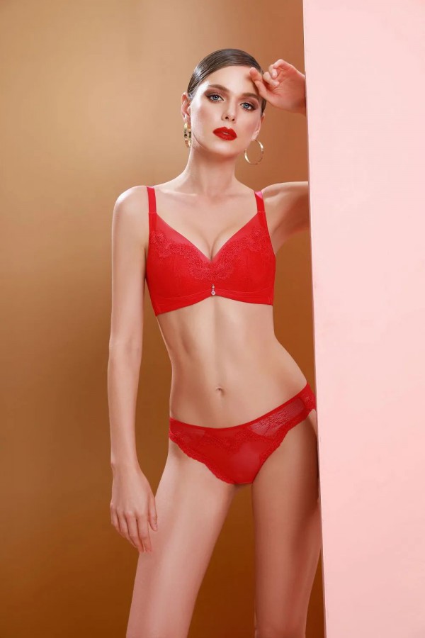 奥丽侬2021新年红色内衣 焕发灿烂新颜