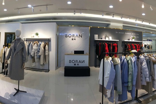 新手适合经营什么样的服装店 大众消费品牌怎么样