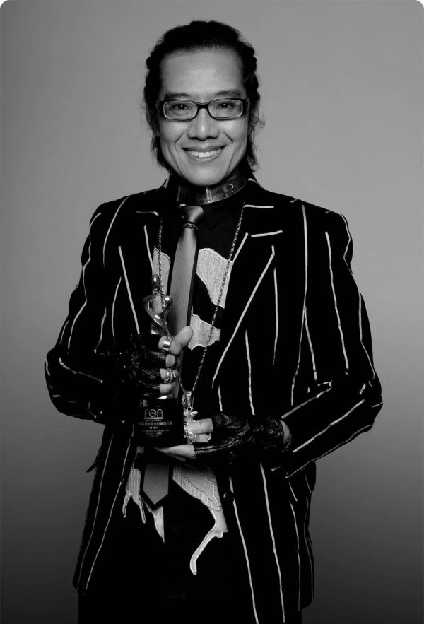 时尚战“疫”丨何建华——知名时装设计师共情刻画战“疫”新思考