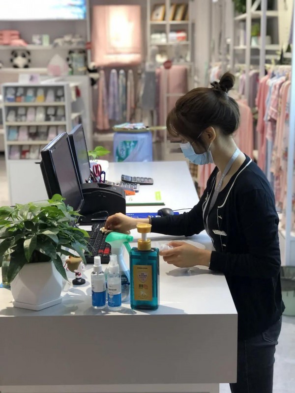 口罩是标配,消毒是日常——天竹店,放心购