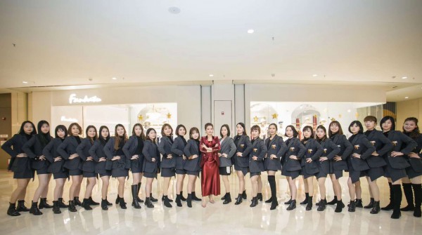 范卡图解锁新姿势 线上直播让消费者宅家也变美