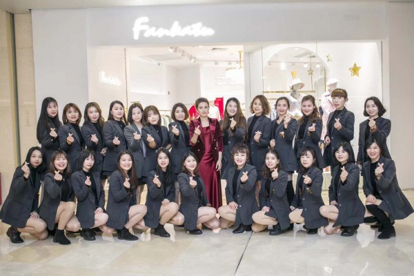 范卡图解锁新姿势 线上直播让消费者宅家也变美