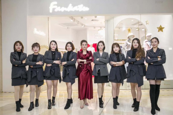 范卡图解锁新姿势 线上直播让消费者宅家也变美