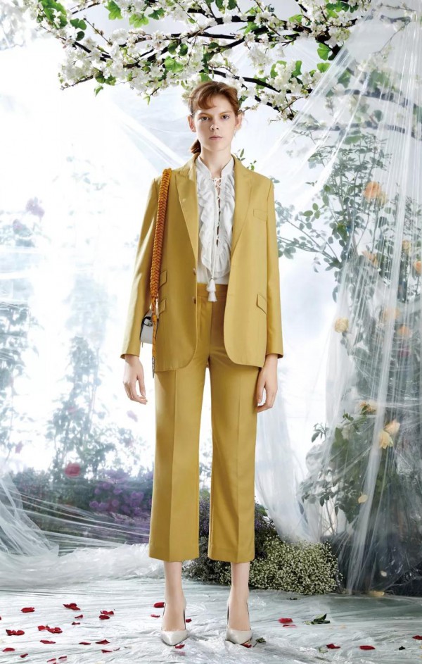 2020春季流行色之奶黄色如何搭配好看