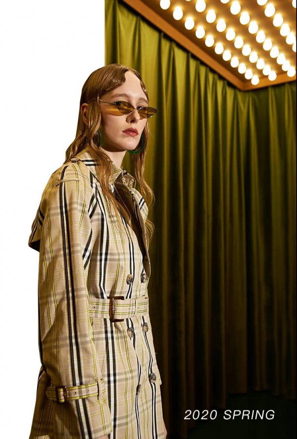 HAZZYS :在欧洲下起雨,一定要穿风衣