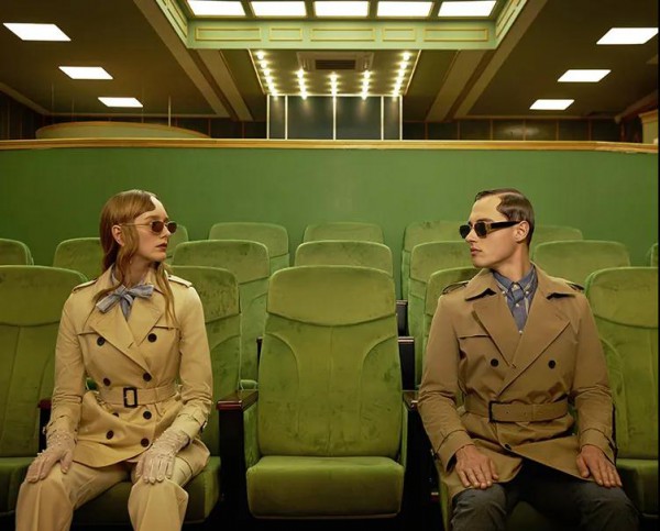 HAZZYS :在欧洲下起雨,一定要穿风衣