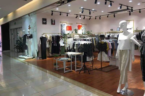 大众消费的品牌加盟费用是多少 2020年选择开一家女装店