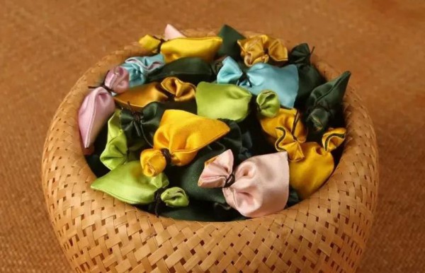 吉祥斋人在行动  赠送5000份避瘟香囊