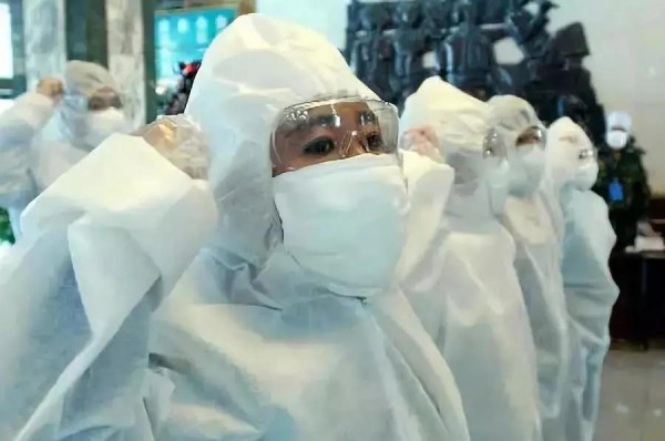 闺秘向深圳市第三人民医院捐献500套家居服