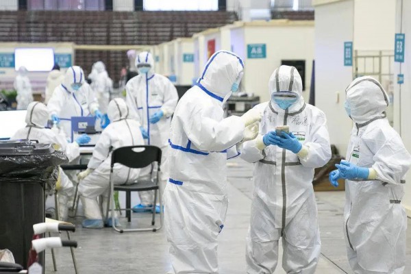 闺秘向深圳市第三人民医院捐献500套家居服