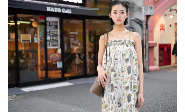 春天外出游玩怎么穿 氏伽女装扎染印花复古迷人