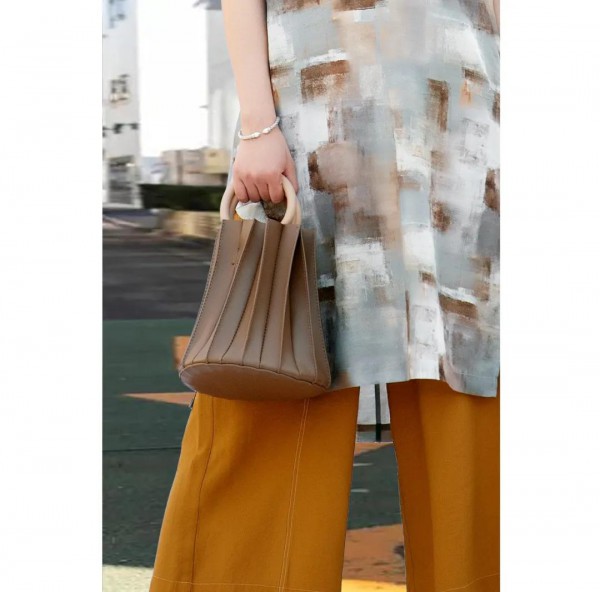 春天外出游玩怎么穿 氏伽女装扎染印花复古迷人