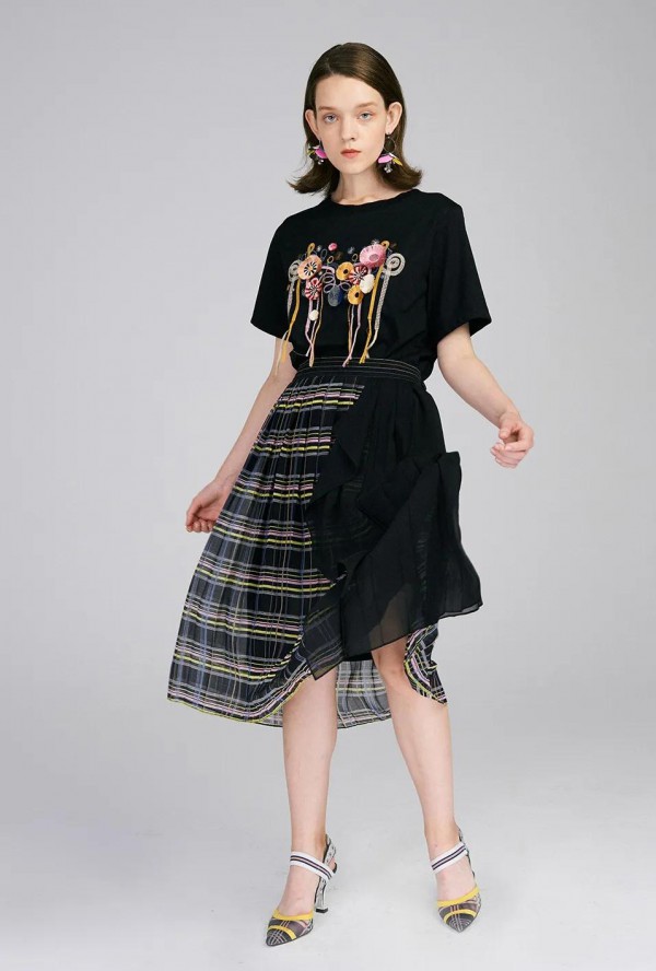 阿尤春上新 我们还能看到“新鲜”的布料吗