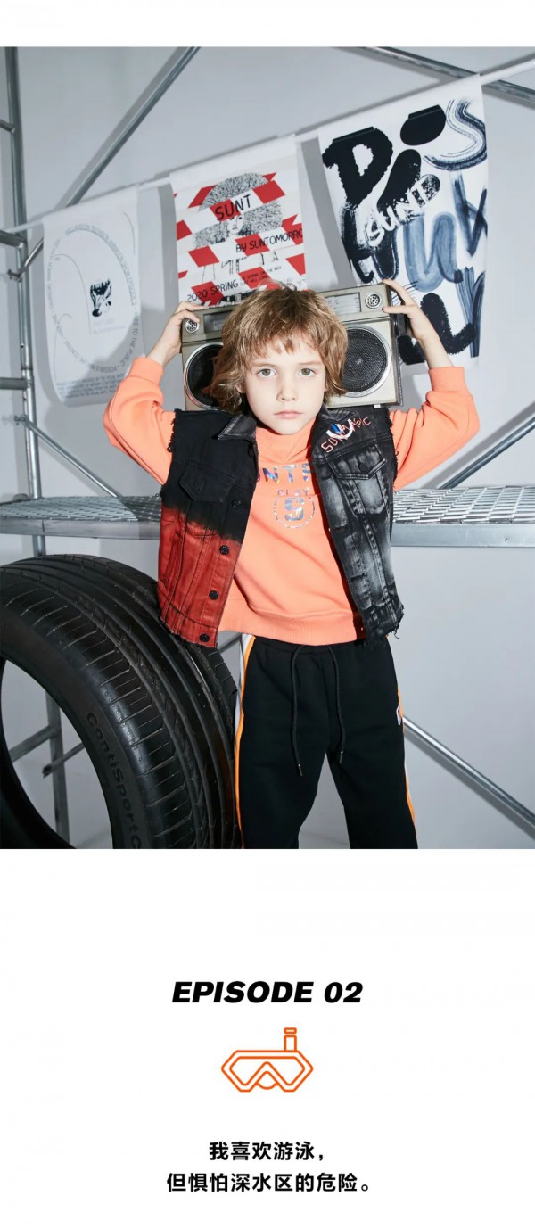 日落里营业温暖与快乐的SUNT小店