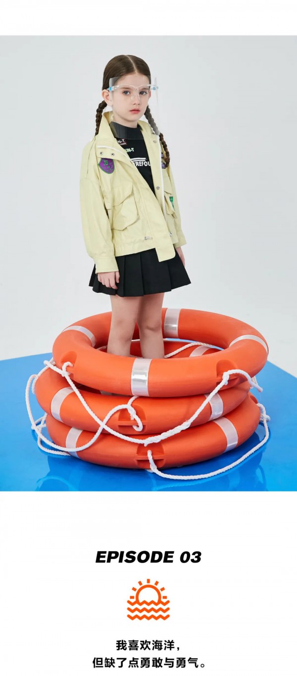 日落里营业温暖与快乐的SUNT小店