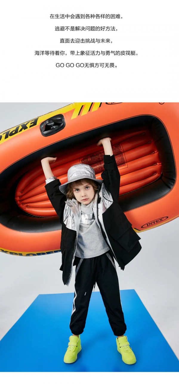 日落里营业温暖与快乐的SUNT小店