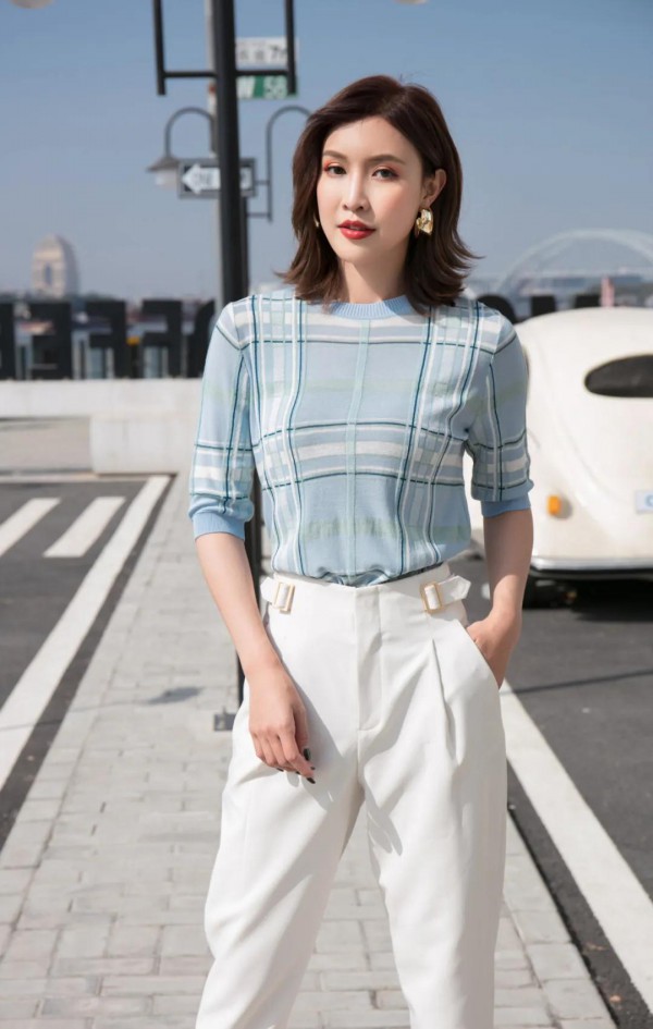 适合春季职场女性的针织衫 立刻盘活你的春季穿搭