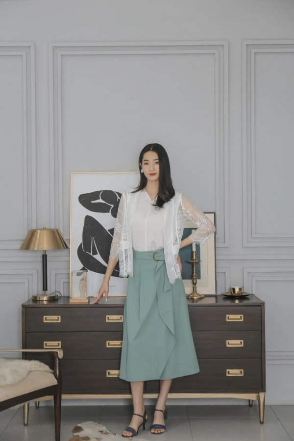 Carmen卡蔓直播预告 职场造型时髦穿搭指南