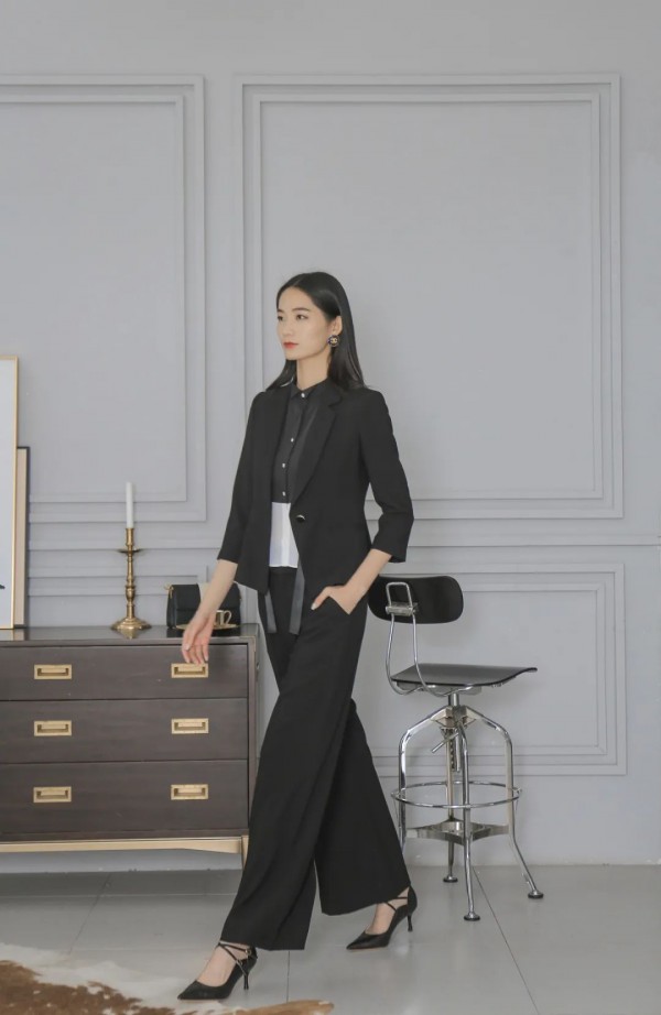 Carmen卡蔓直播预告 职场造型时髦穿搭指南