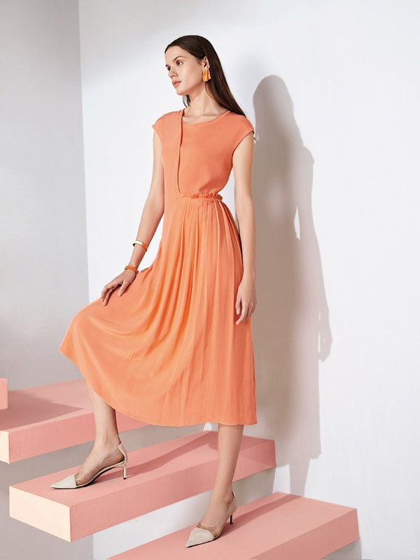 流行色是什么颜色呢 乔帛女装教你夏季如何穿