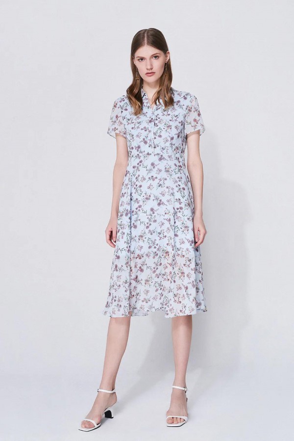 高级印花连衣裙款式 带你看春天的花花世界