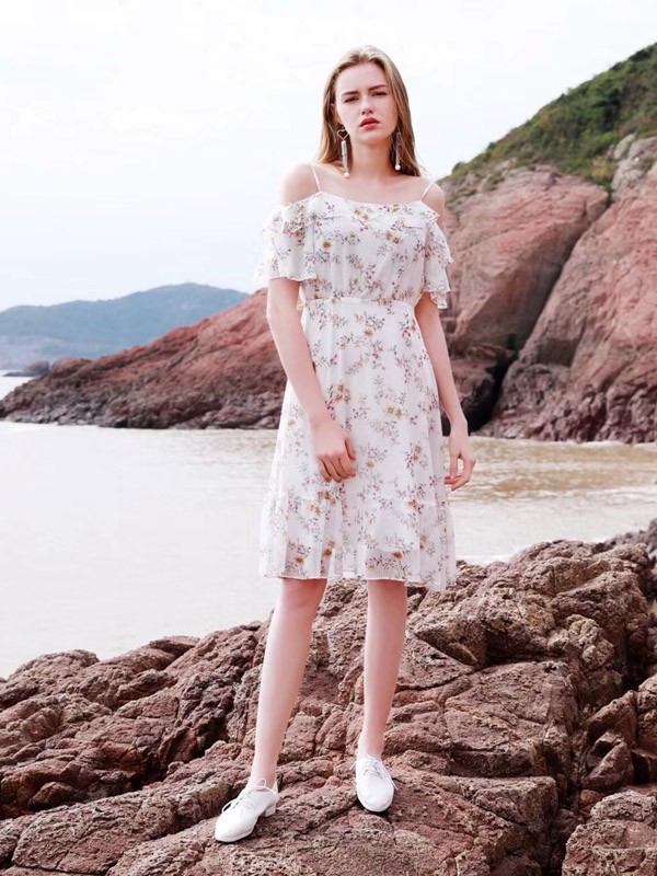 小清新连衣裙搭配 这样穿不仅优雅还很时髦