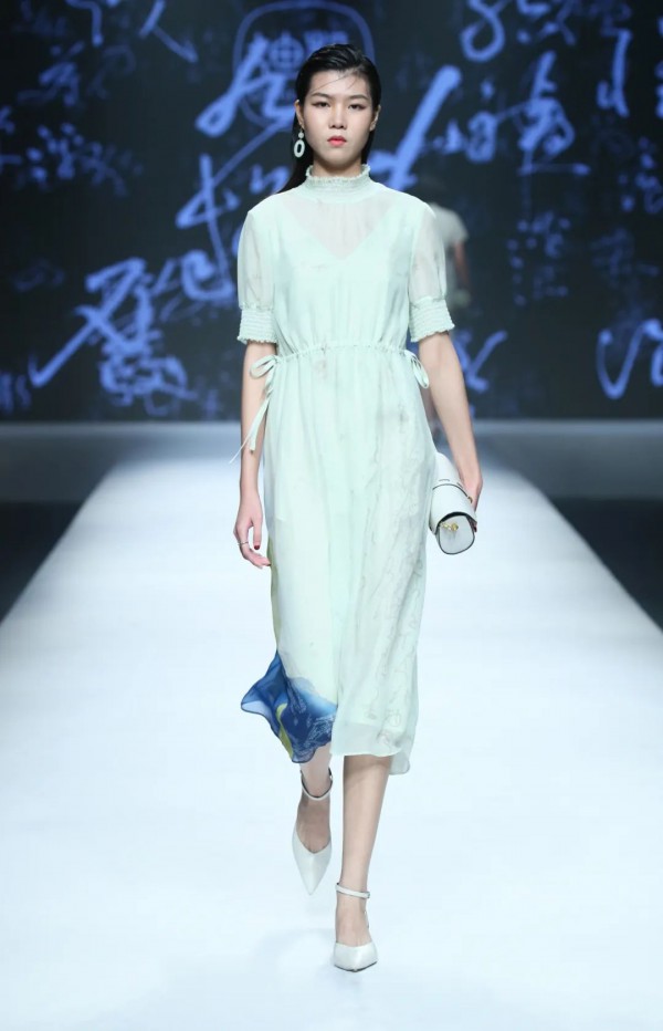 DISTINKIDNY 在时装上游动的书法艺术