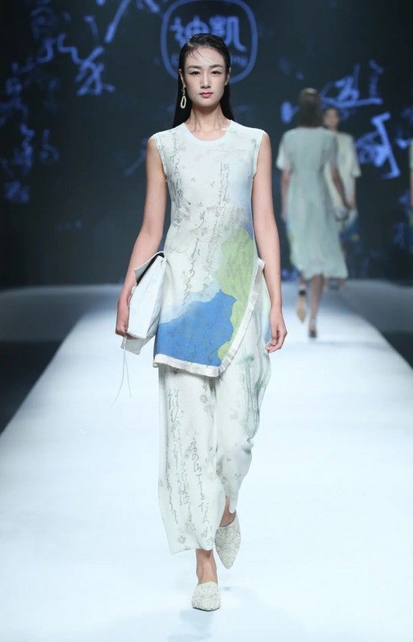 DISTINKIDNY 在时装上游动的书法艺术