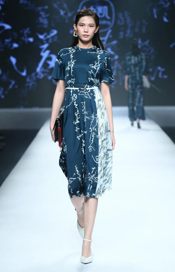 DISTINKIDNY 在时装上游动的书法艺术