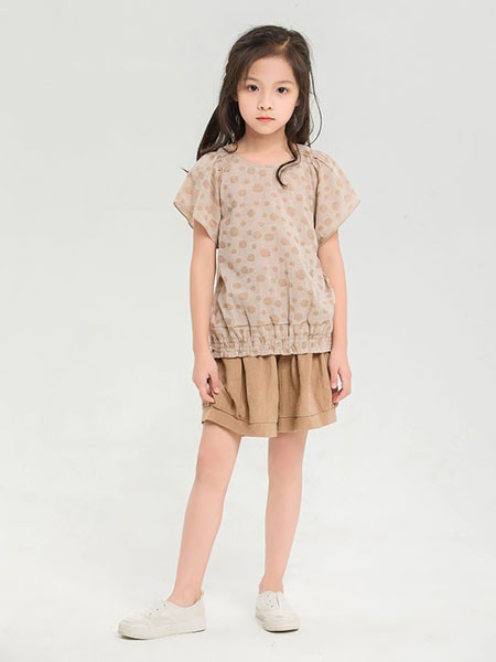 夏季连衣裙搭配 的纯童装教你怎么穿