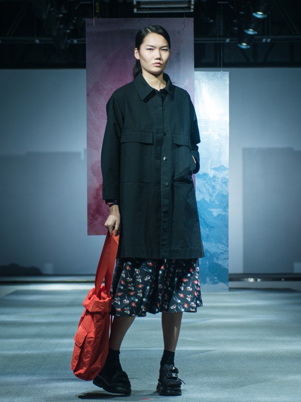 宽松休闲的搭配 KINISII女装为你搭配