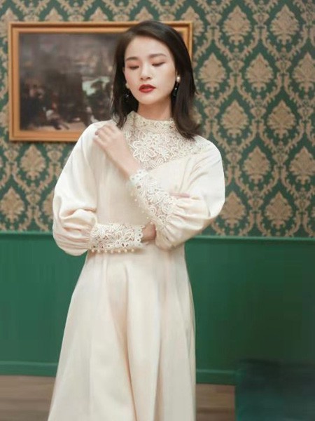 夏季连衣裙搭配 卡蔓女装为你推荐