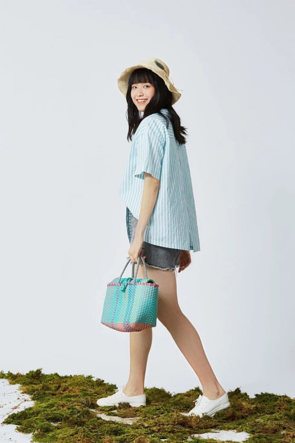 飞鸟和新酒夏装上新 穿上条纹去踏青